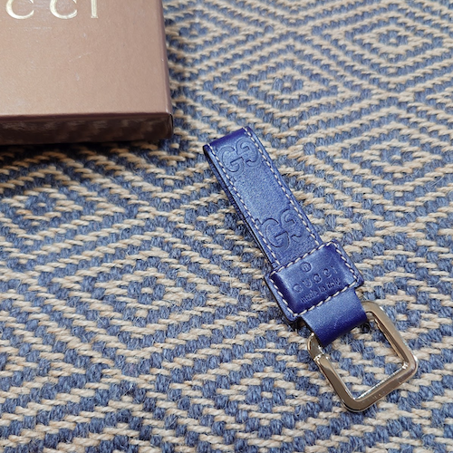 GUCCI グッチ シマ クスエアリング キーホルダー ネイビー.　