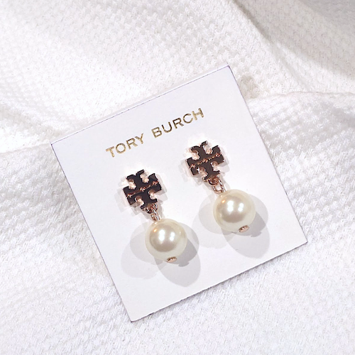未使用品 TORY BURCH トリーバーチ ドロップ ピアス ロゴ パール ピンクゴールド.
