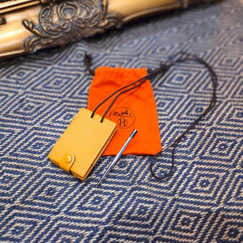 HERMES メモストラップ メモホルダー ペン付 レザー イエロー.