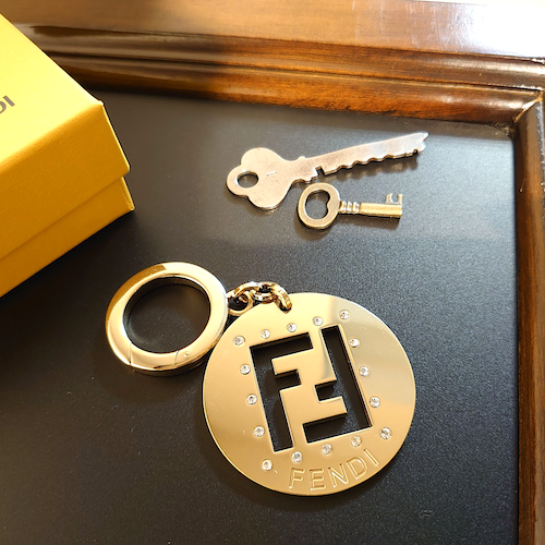 【FENDI】 フェンディ ズッカ キーホルダー チャーム ゴールド×ストーン.