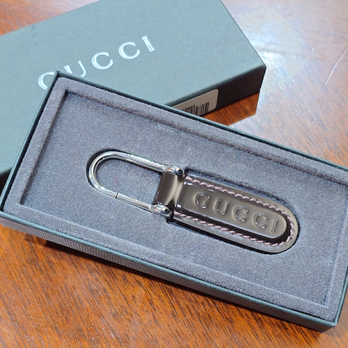 GUCCI グッチ エナメル パテントレザー キーリング キーホルダー チャーム ブラウン.