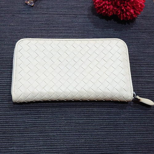 【BOTTEGA VENETA】 ボッテガ・ヴェネタ イントレチャート 長財布 オフホワイト.