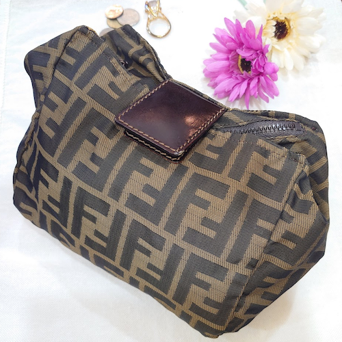 【FENDI】 フェンディ ズッカ ポーチ.