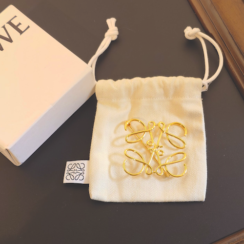 LOEWE ロエベ アナグラム ブローチ ゴールド メタル.