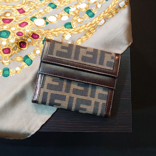 【FENDI】 フェンディ ズッカ Wフラップ 三つ折り財布.