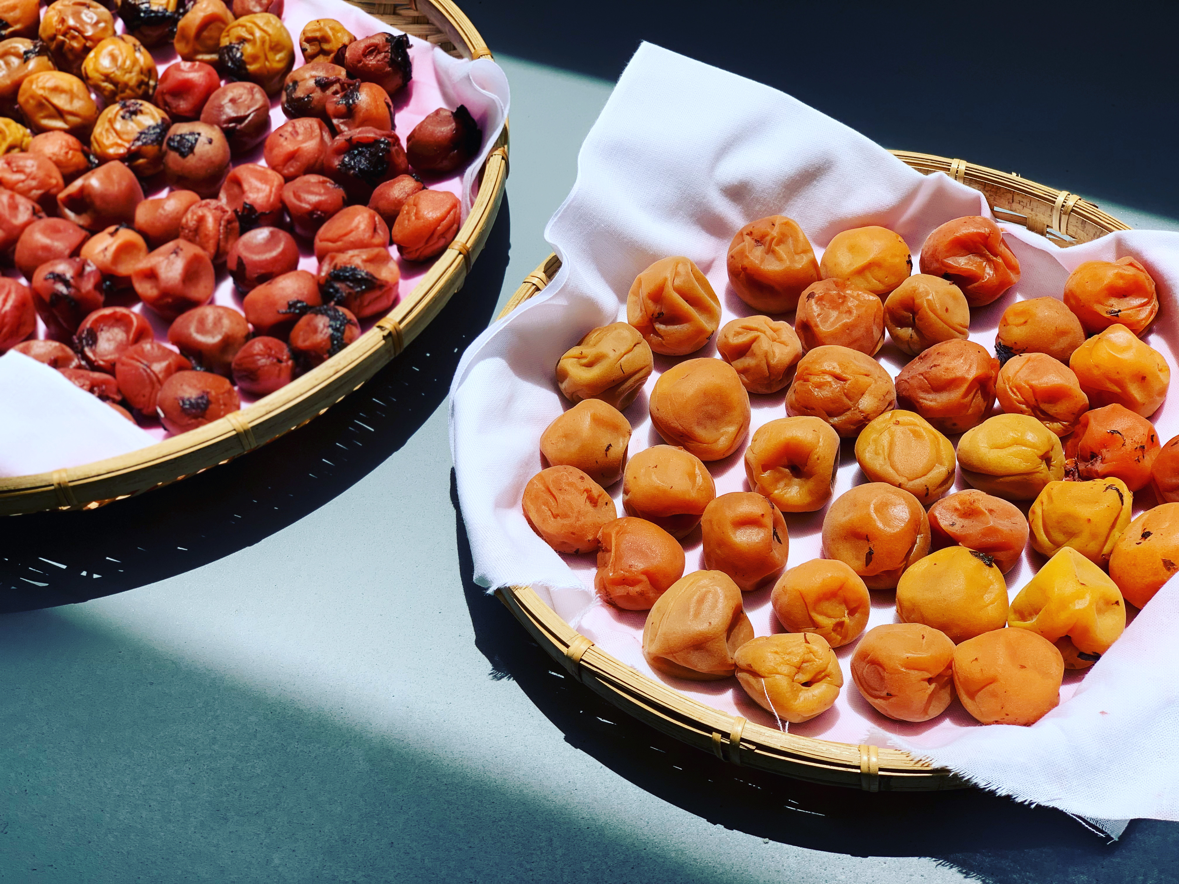 梅干しの天日干し