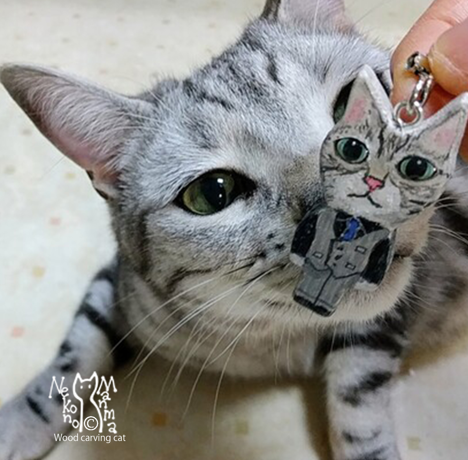 日々好日　猫ちゃんと、作品の2ショット　　