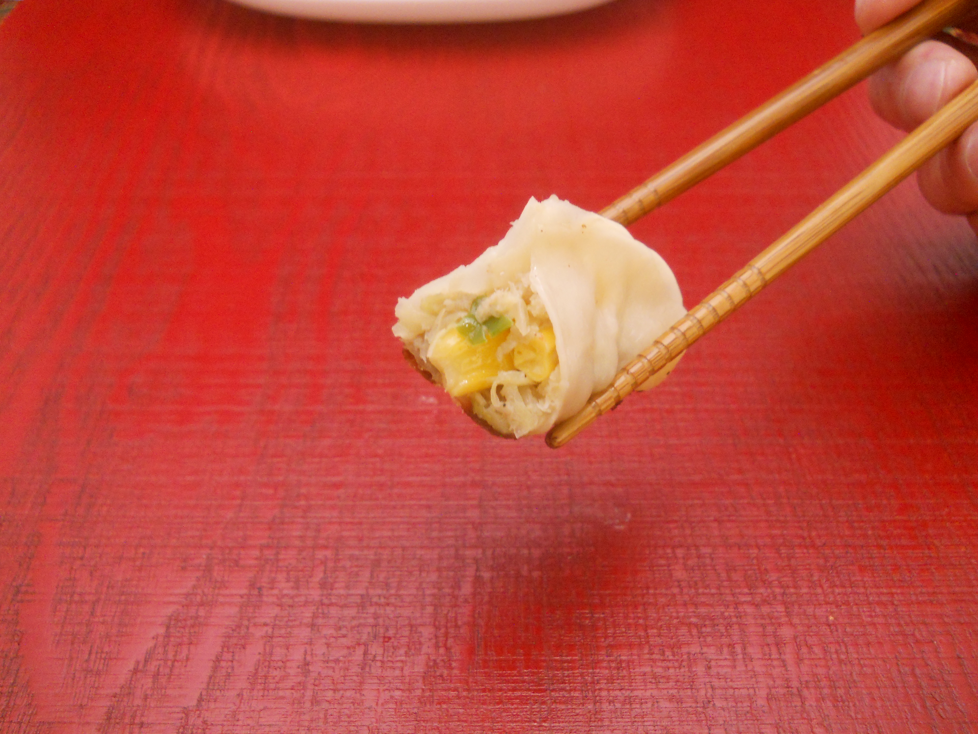 子供も喜ぶコーン餃子の販売を開始しました。