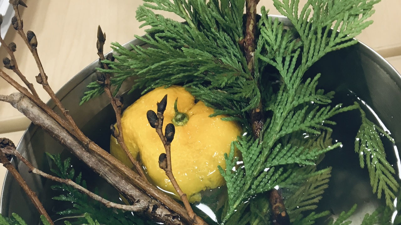 ホリデーが続く月曜日。張りつめた心をゆるめる夜の香り