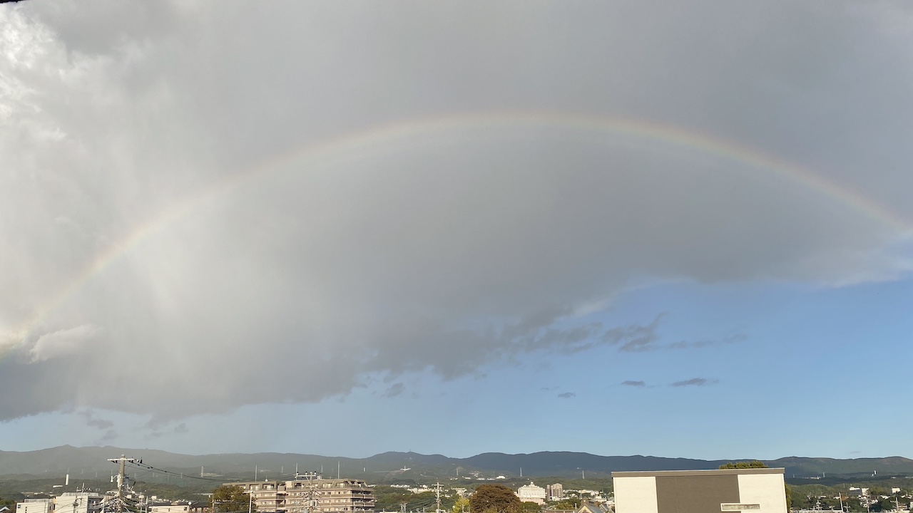 雨の日や曇り空に。気分をやわらげる“ほんのり香り”の使い方