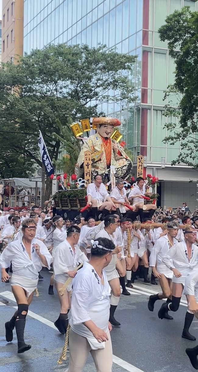博多祇園山笠. "集団山見せ"✨