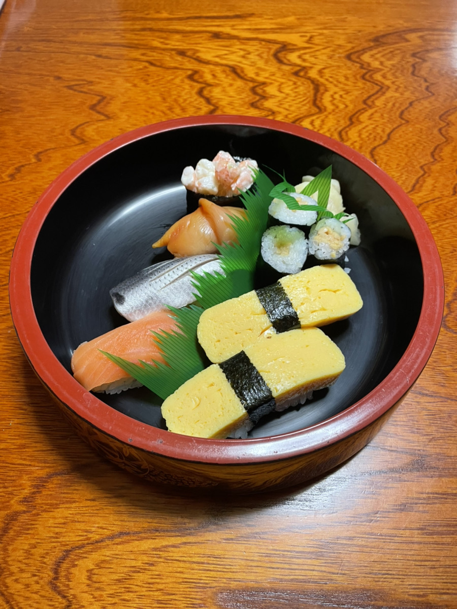 野鳥とグルメ 『ホオジロと出前寿司』