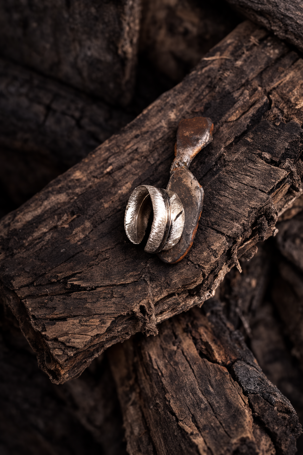 シルバーリングが似合う手