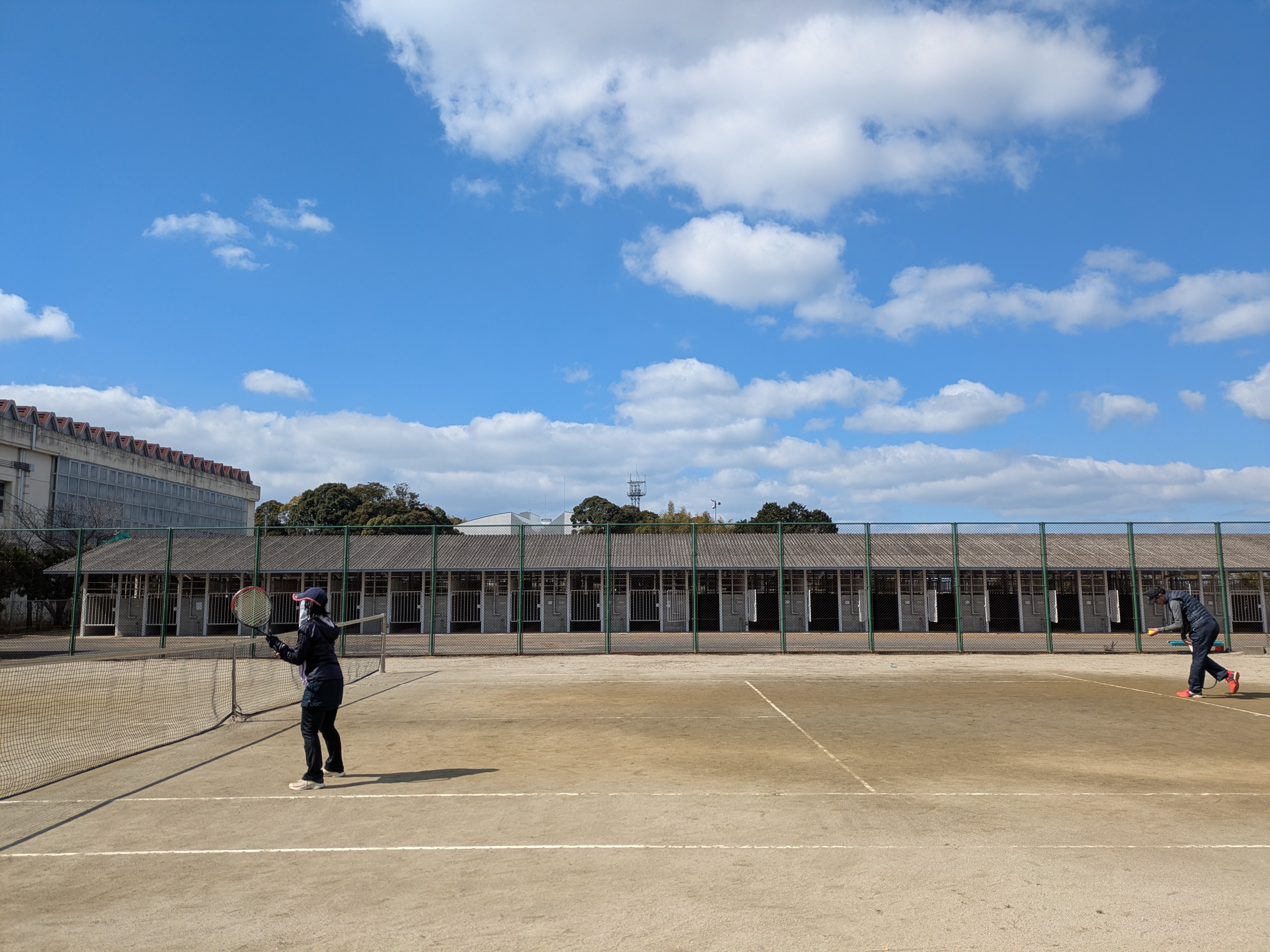 冷たい中のテニス