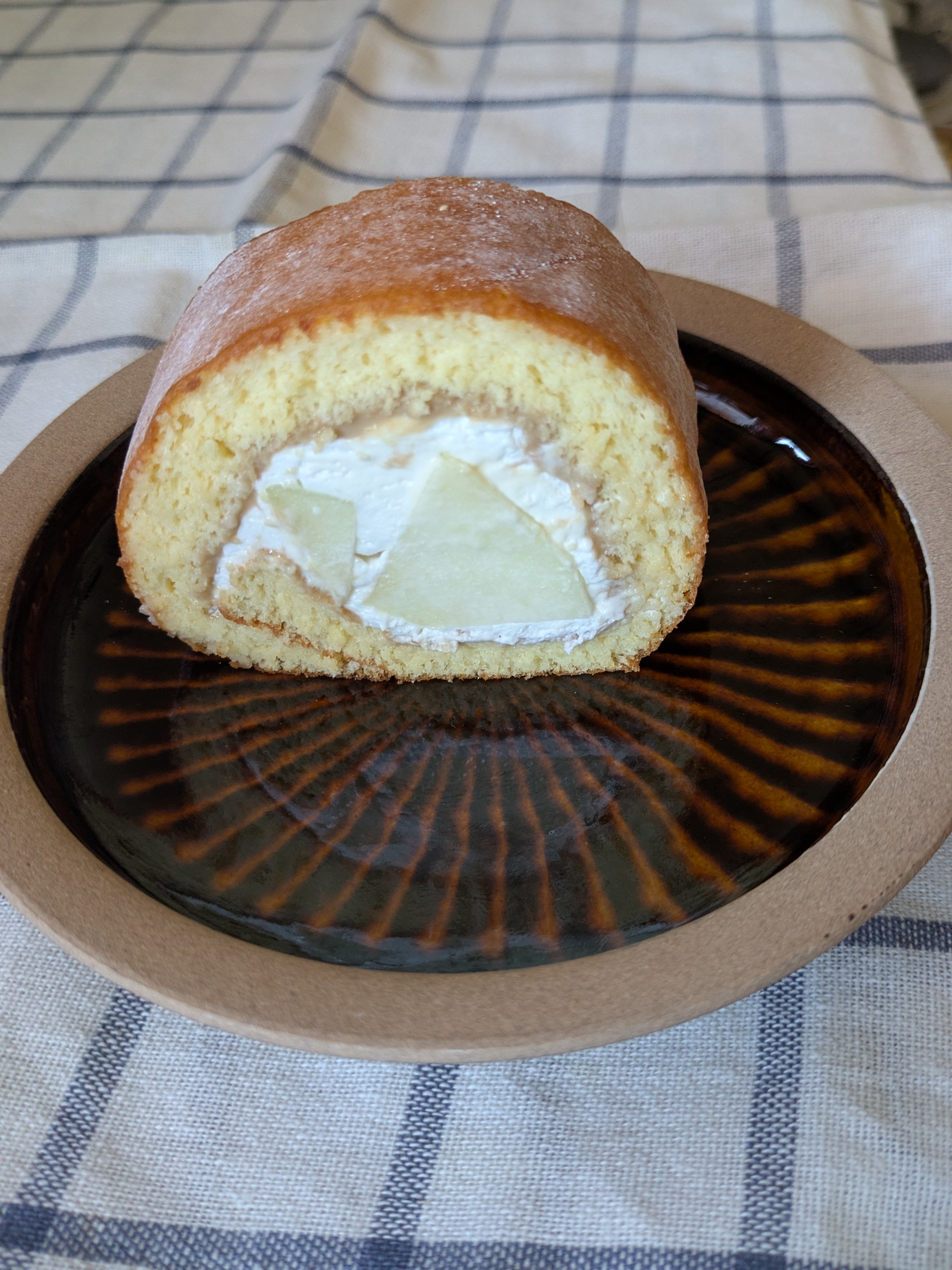 ラ・フランス紅茶カスタードロール