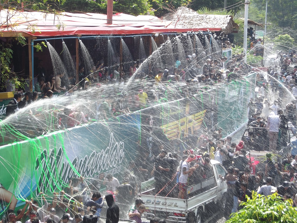 ミャンマーの水かけ祭り