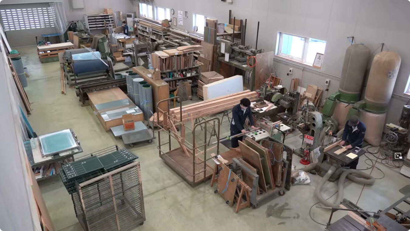学校用黒板を作るプロセス。伝統を守り続けている日本の工場。