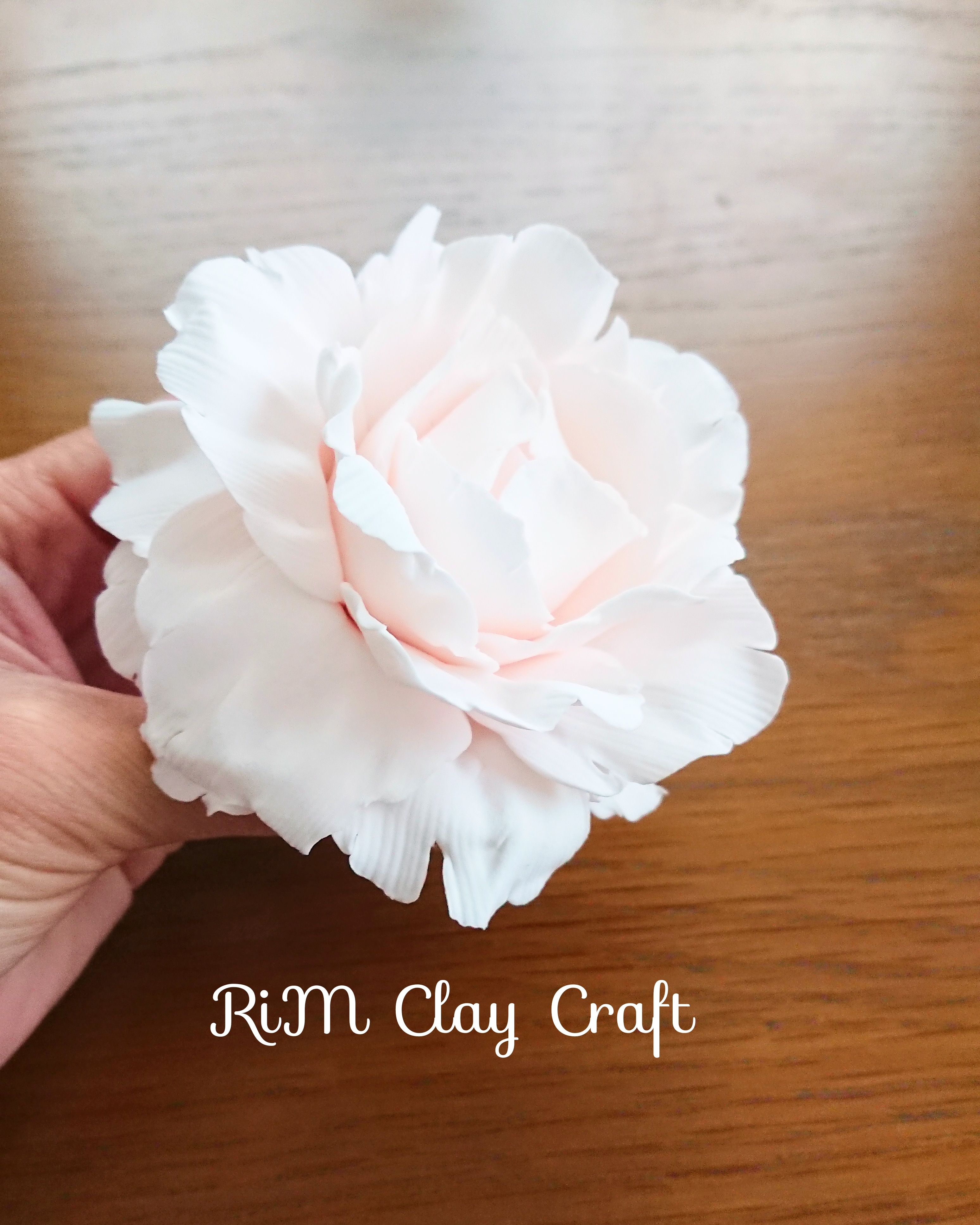 粘土で芍薬のお花を作りました