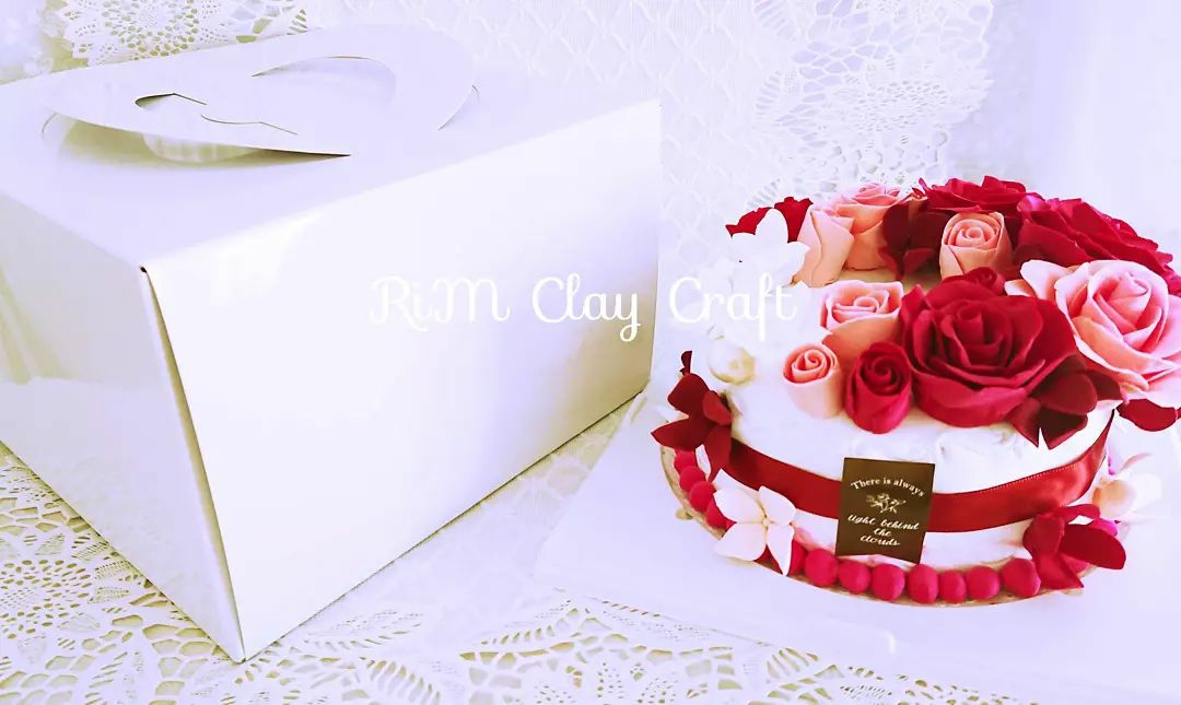 フラワーケーキを本物のケーキ箱に❤️