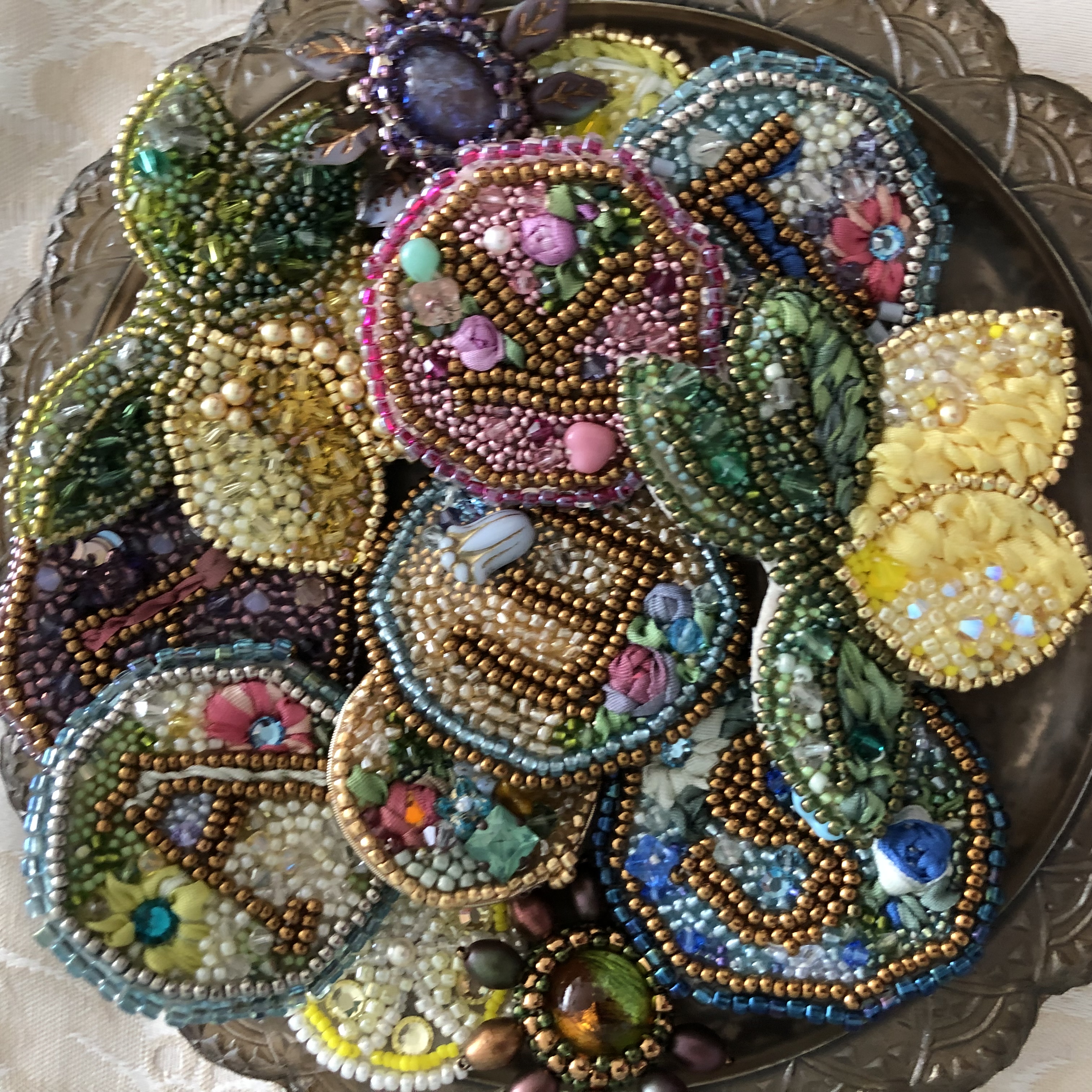 オートクチュール刺繍のブローチ✨