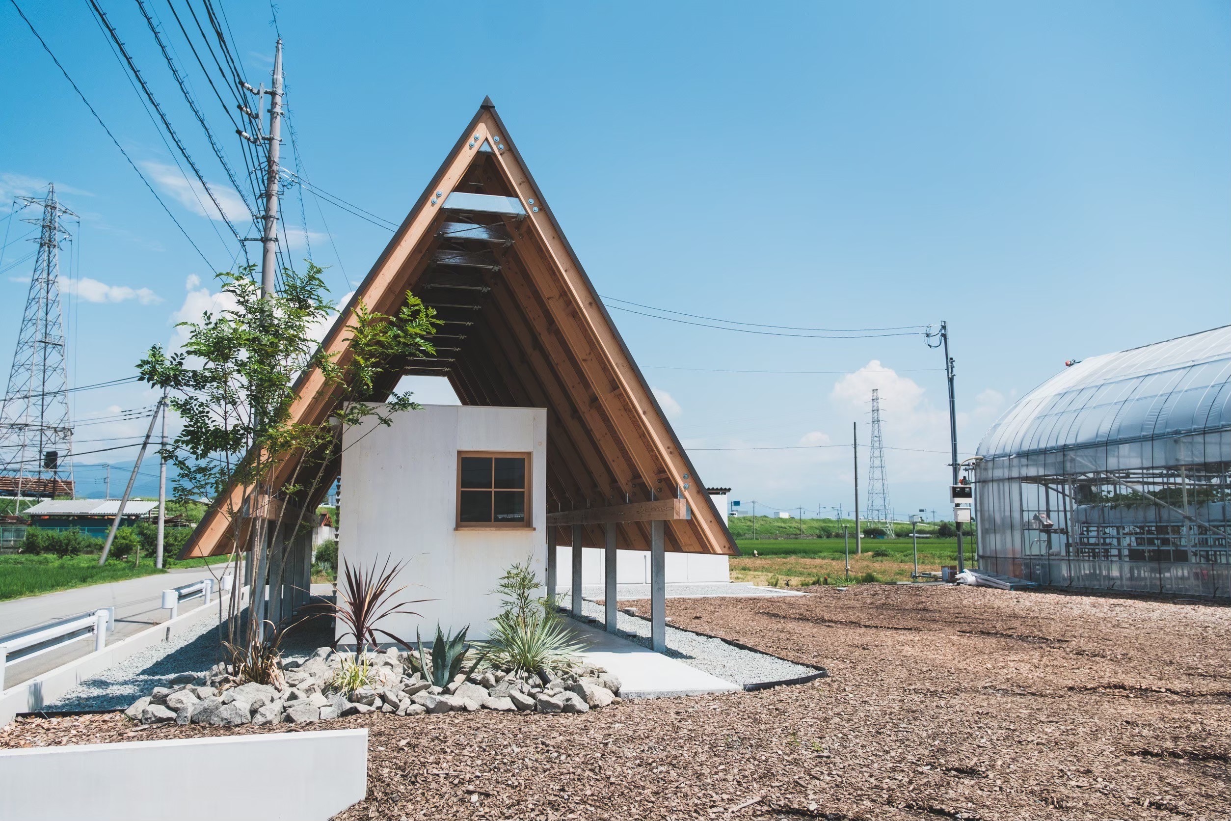 トイレ棟を建設しました。