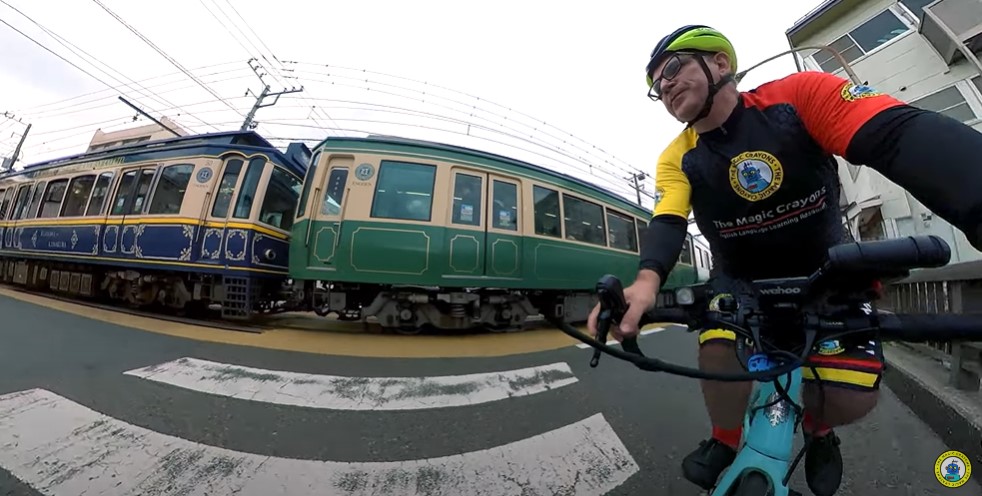360°で見る日本の電車 vs イタリアの自転車!