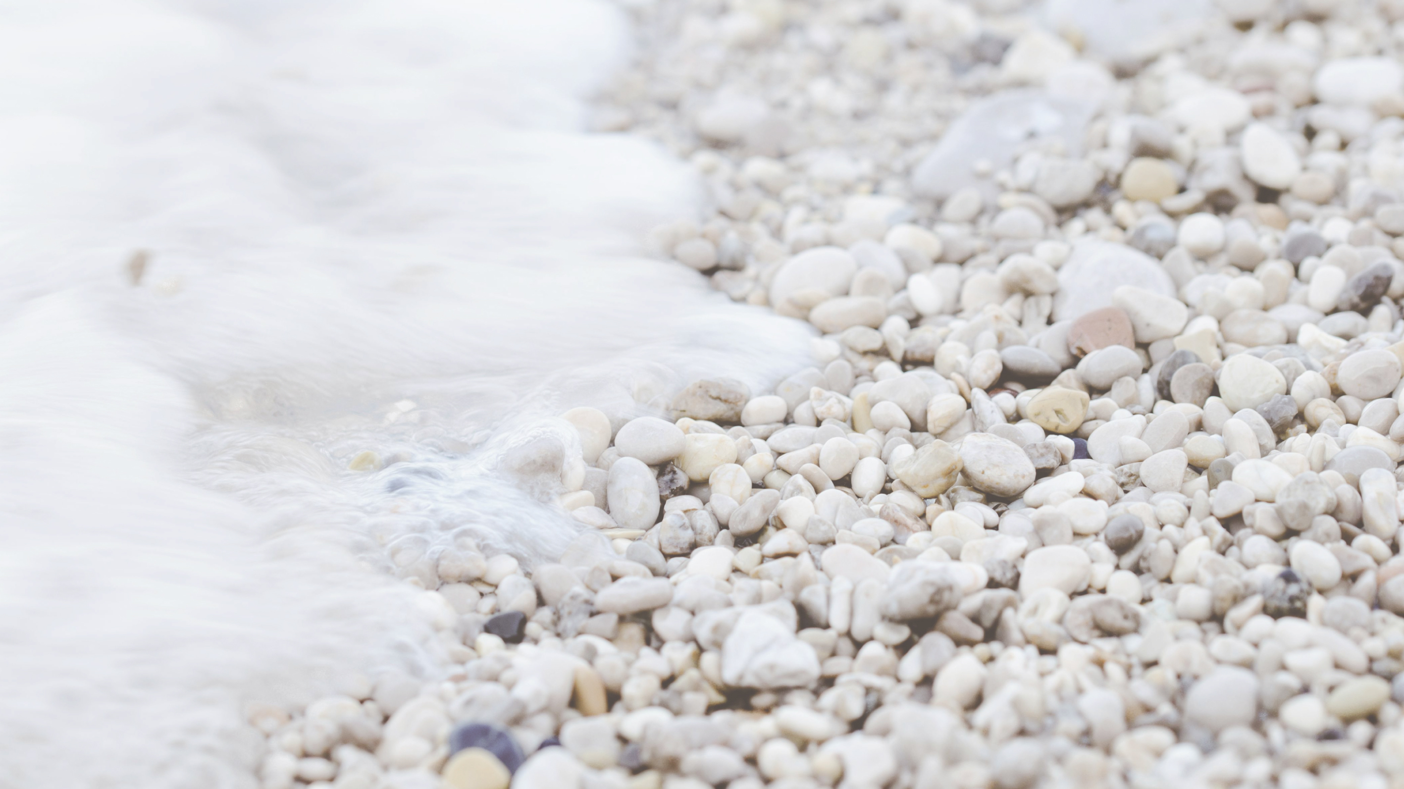 White sea stones［石の意味］