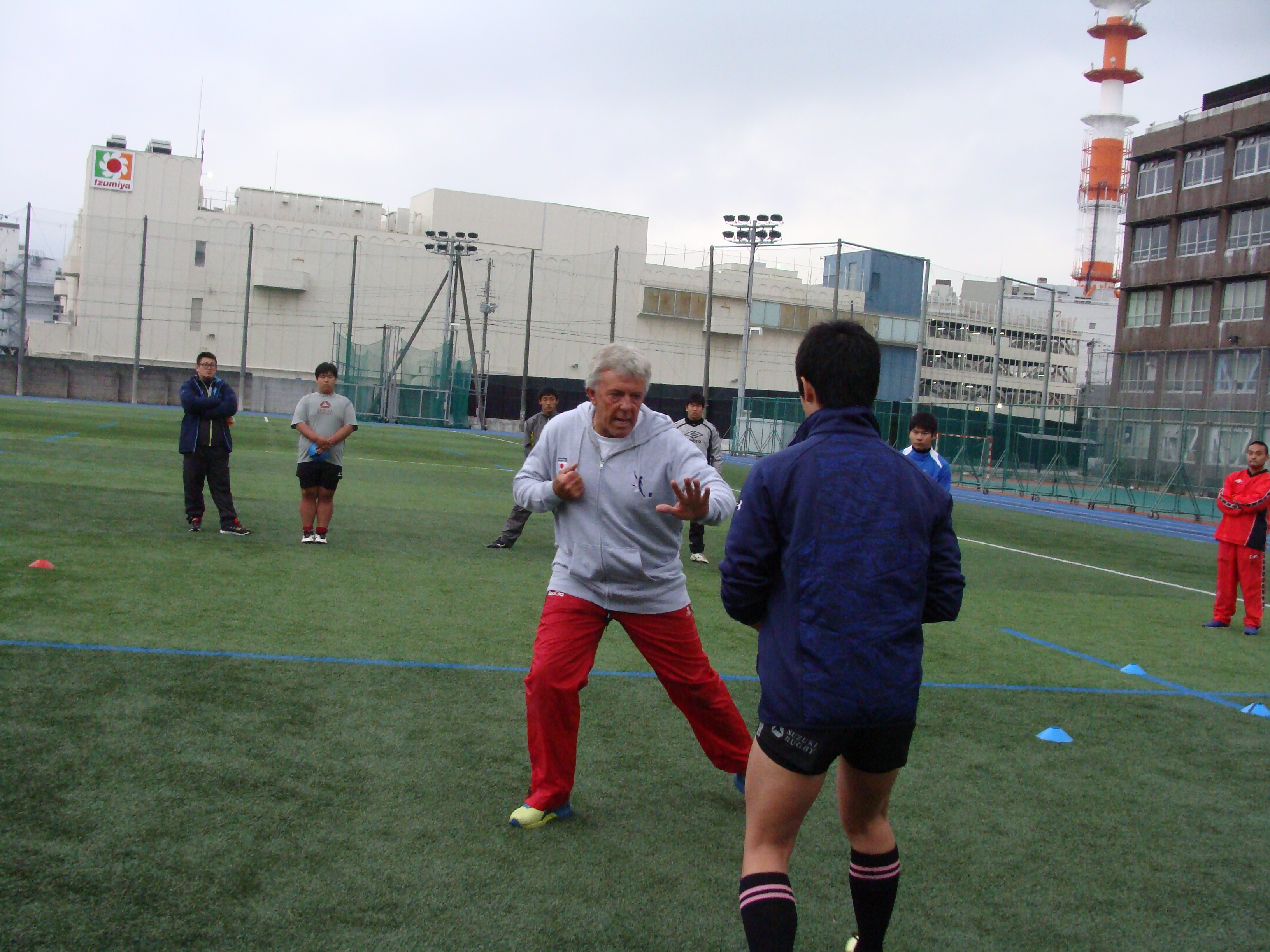 聞きたかった！「ハンドオフをするキャリアーへのタックル方法」