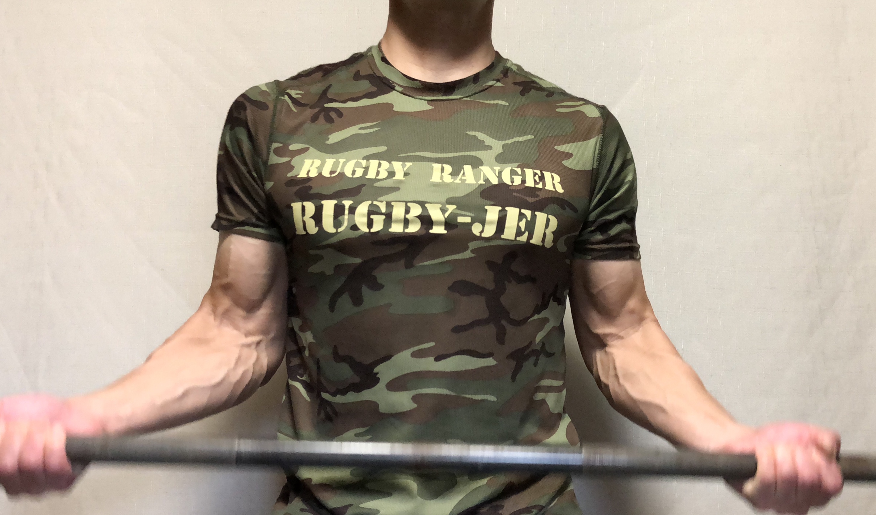 フィットネスは、やっぱり、カモフラージュＴシャツ！