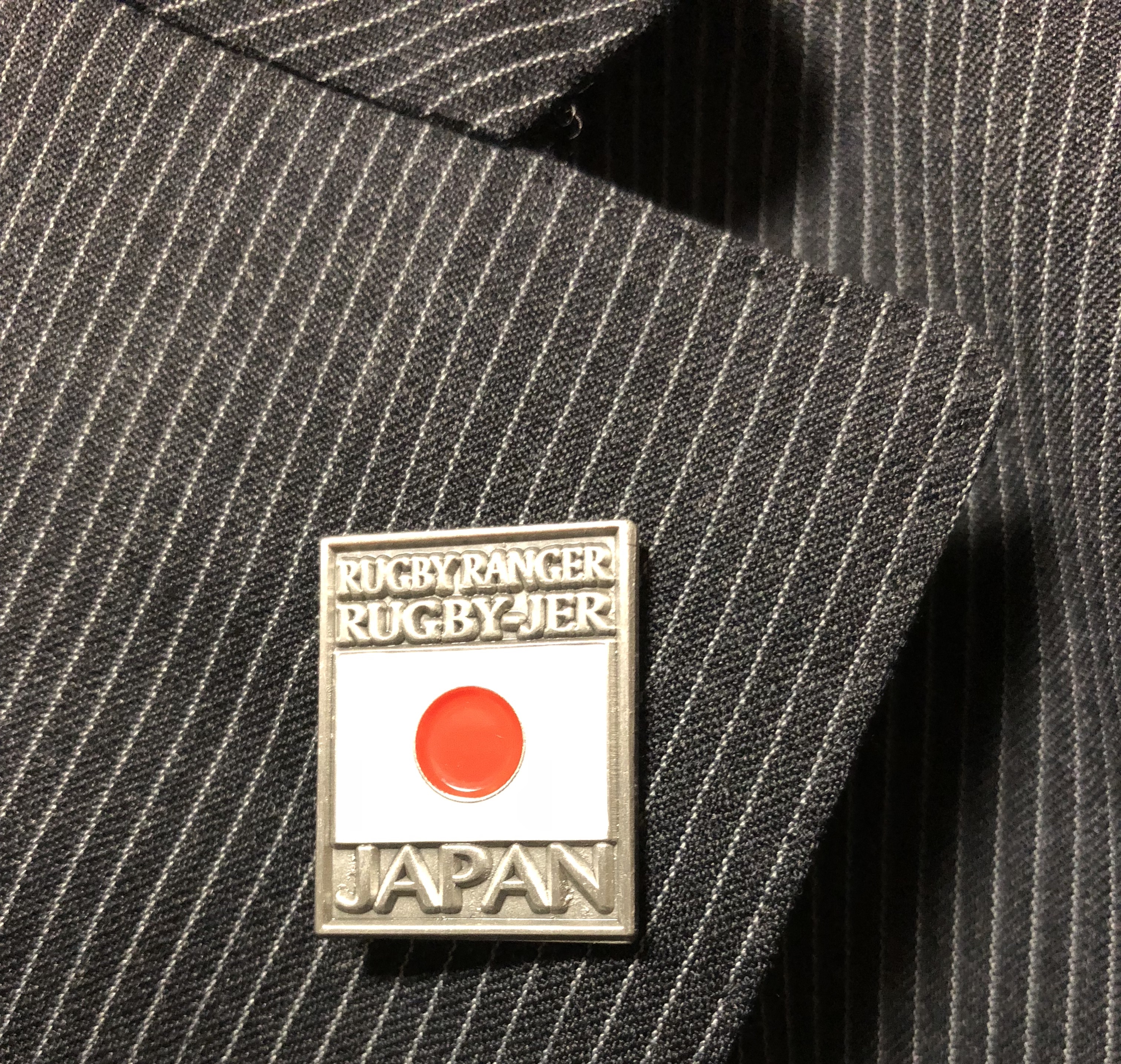 スーツにも似合うRUGBY-JERピンバッチ