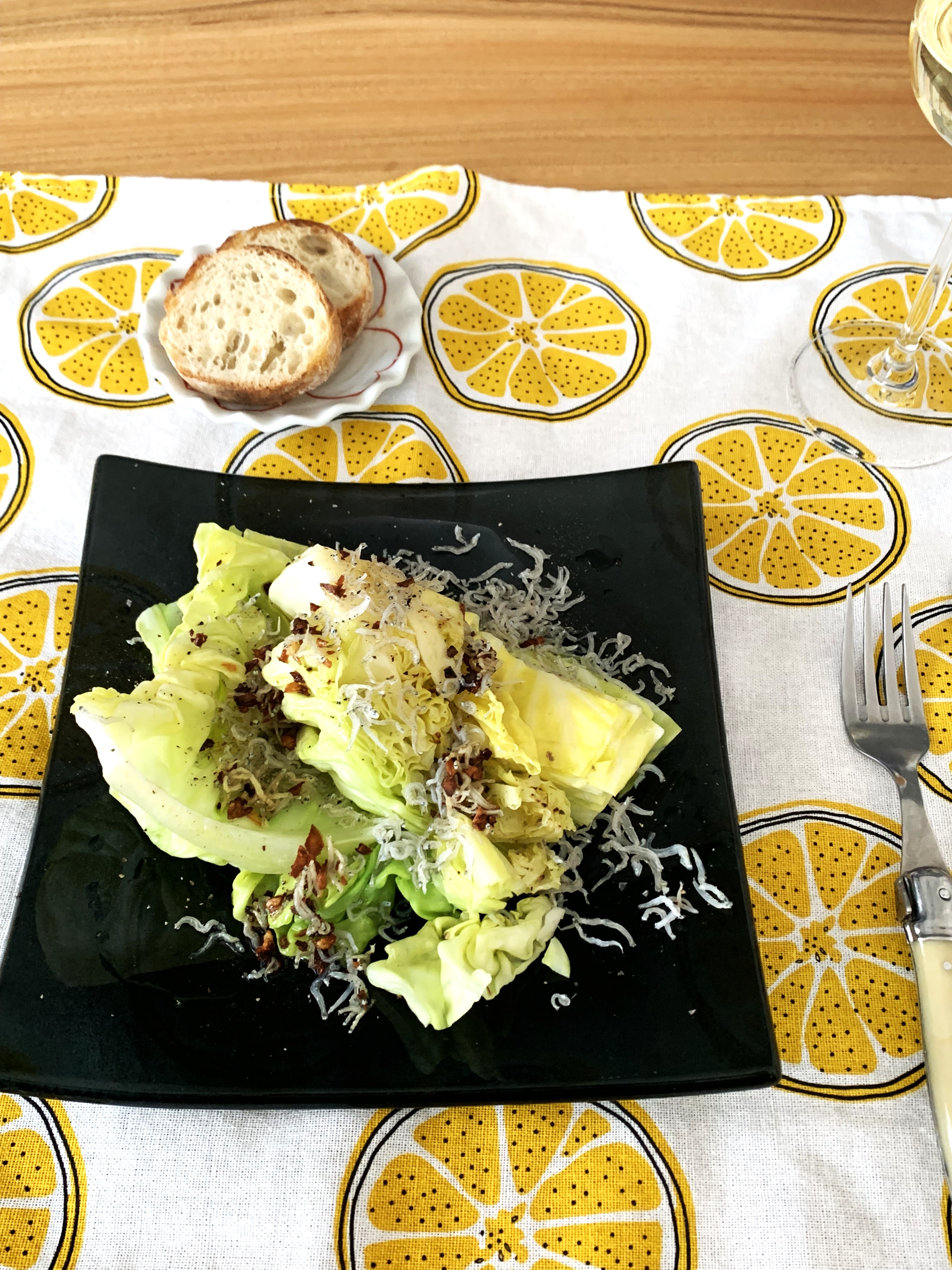 ちりめんじゃこのある食卓<゜)))彡let's cook：ちりめんと春のオイにんにくオイルかけ