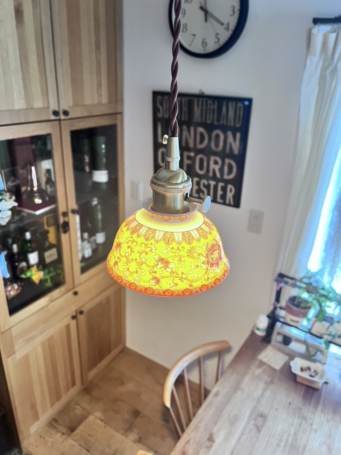 「光を透かす陶器の美学 ― 景徳鎮が生んだ彩りの照明」