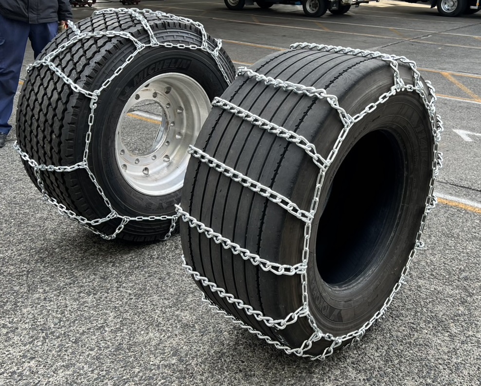 ワイドシングルタイヤ用タイヤチェーン　455/55R22.5　特殊合金鋼採用で大幅軽量化を実現