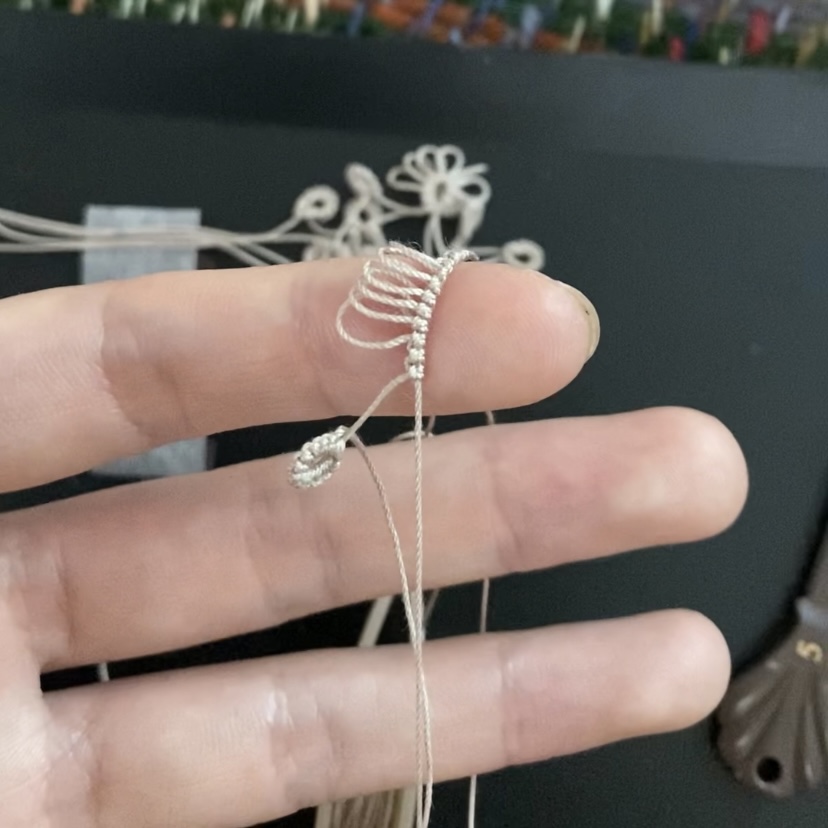 花束ピアスを作る過程