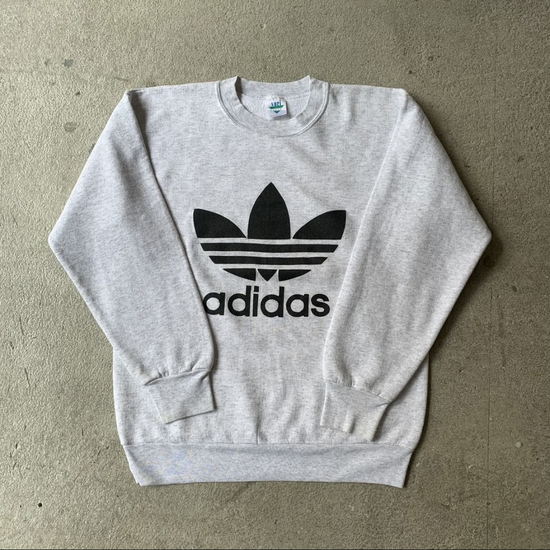 adidas プリントスウェット