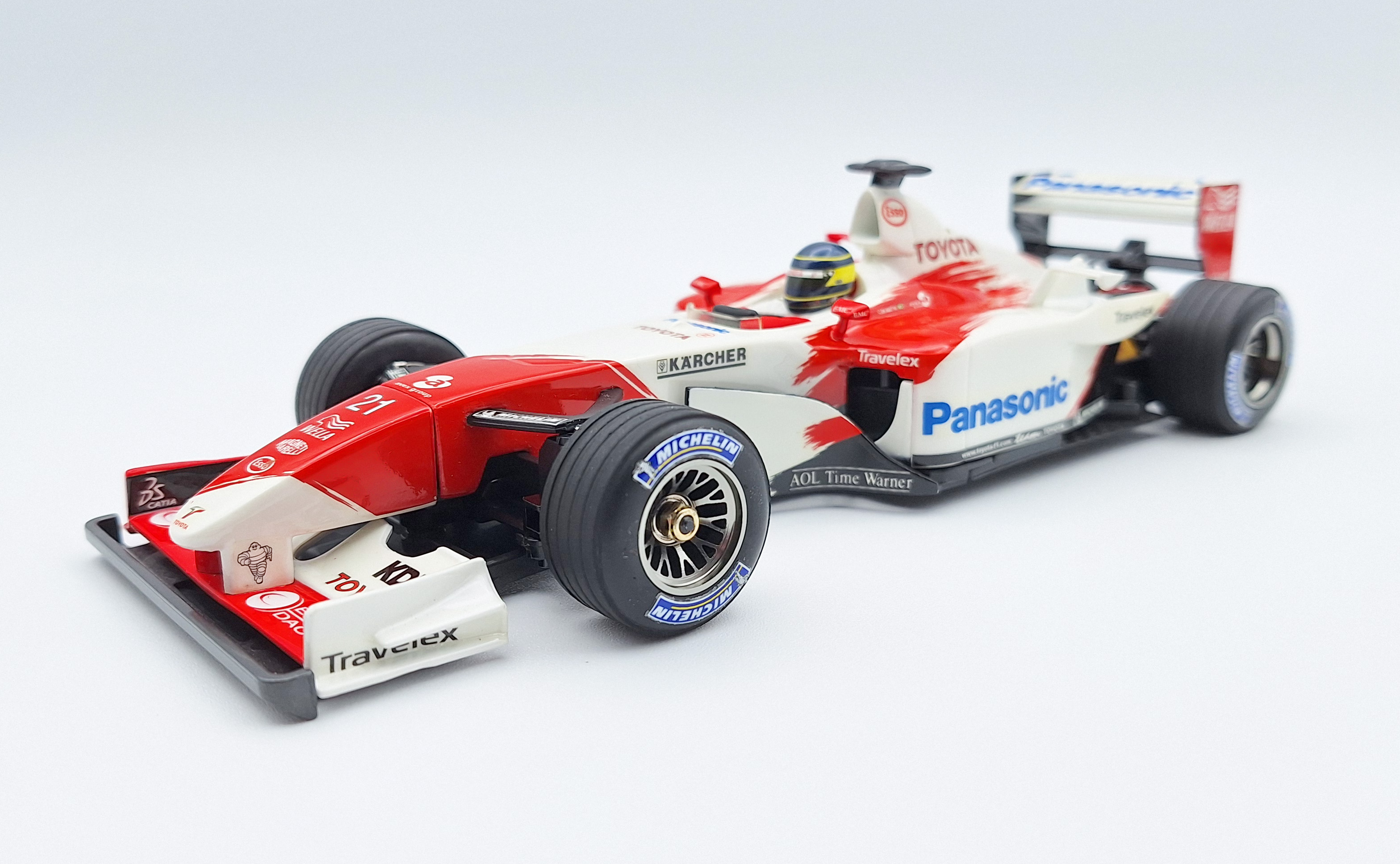 F1が終盤戦を迎えるこの季節に振り返る ― MINI-Zフォーミュラ×トヨタF1の魅力