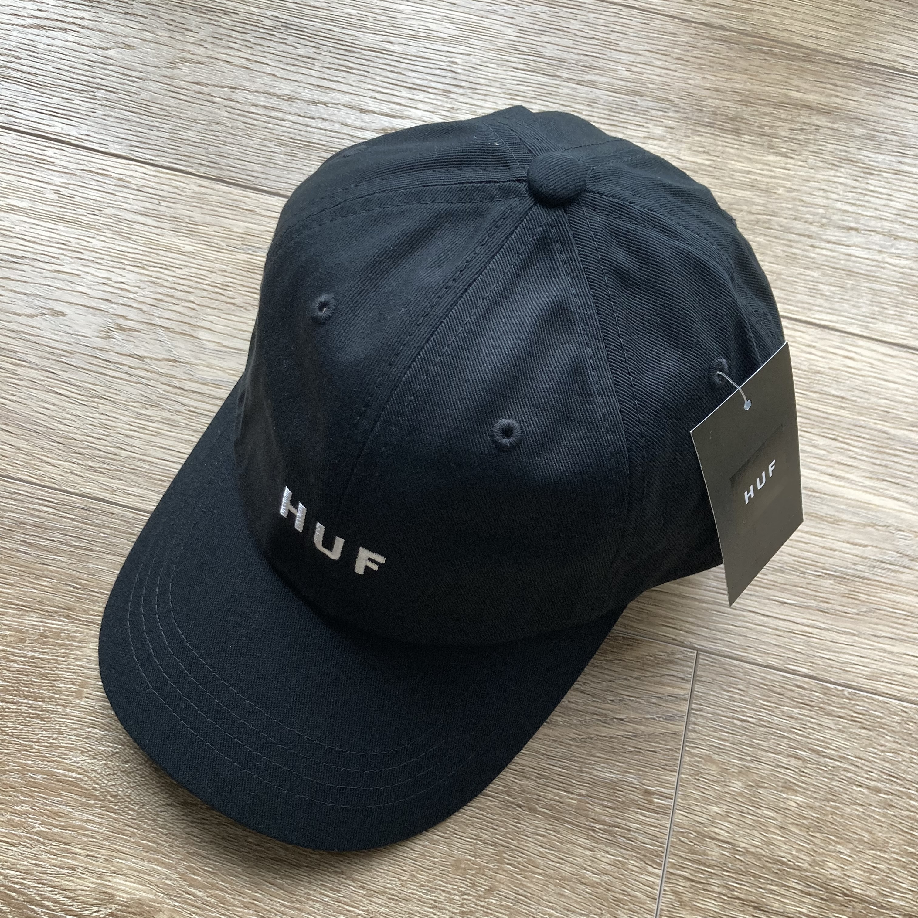 HUF黒キャップ🖤