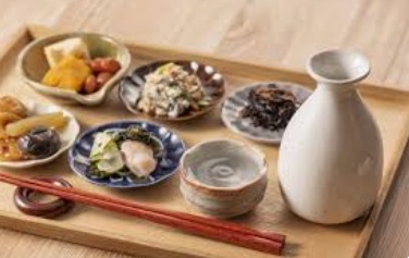 お酒を飲むとき、お酒だけ？おつまみも？