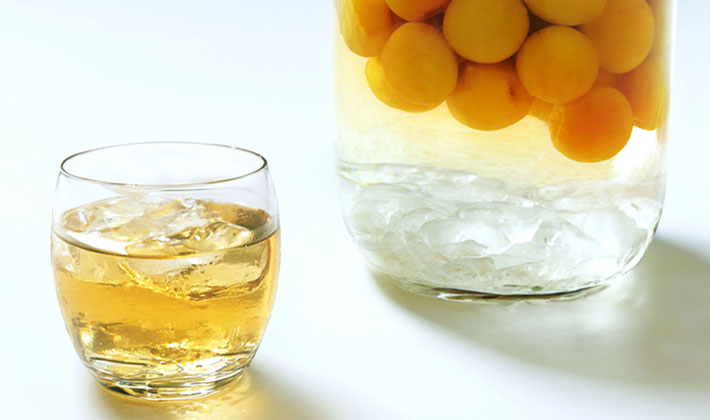　梅酒つくり<6月のお酒に関する話題>です。