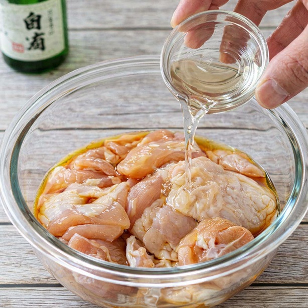 唐揚げがジューシーになる理由は「下味のお酒」だった？