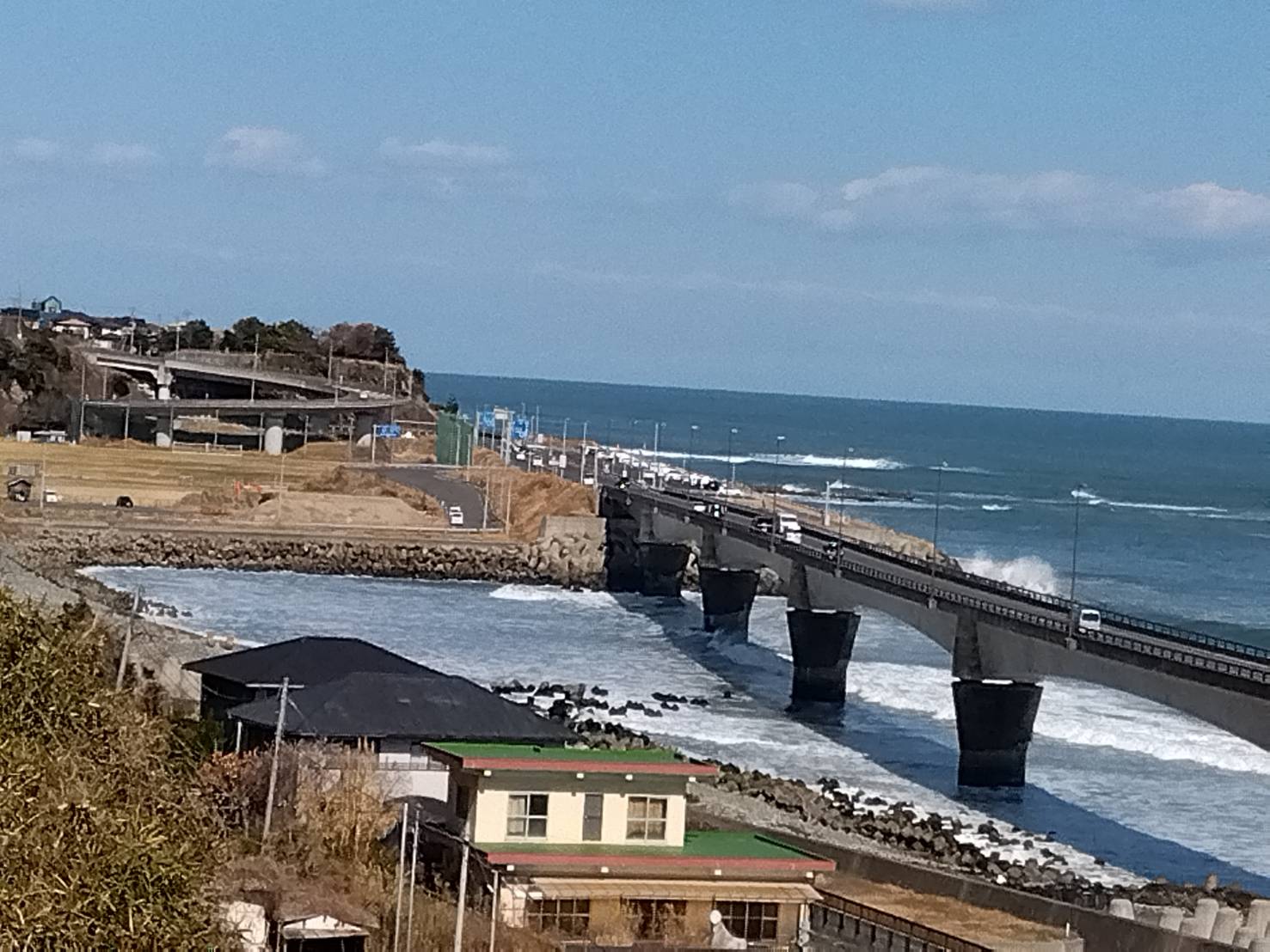【ひたちバイパス(海の上を走る道路)】編。 茨城県日立市の道路、見晴らしの良い場所のひとつ。