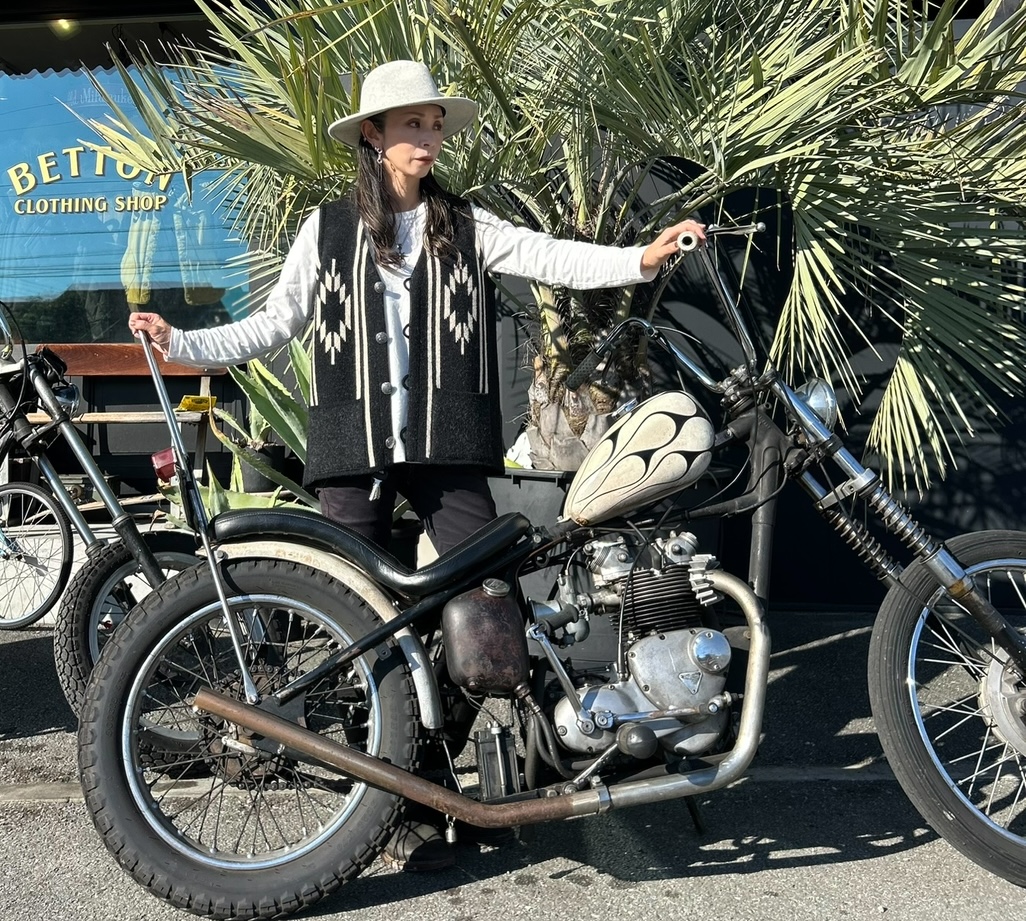 スタッフのバイクを紹介