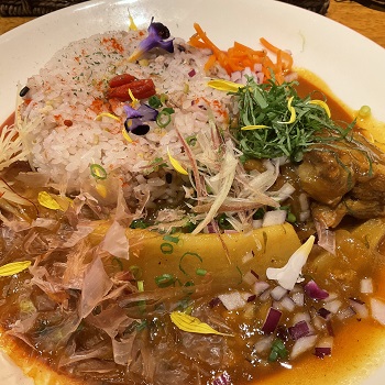 2022年10月18日、世界メノポーズ・デー。元気が欲しいときのカレーランチについて。