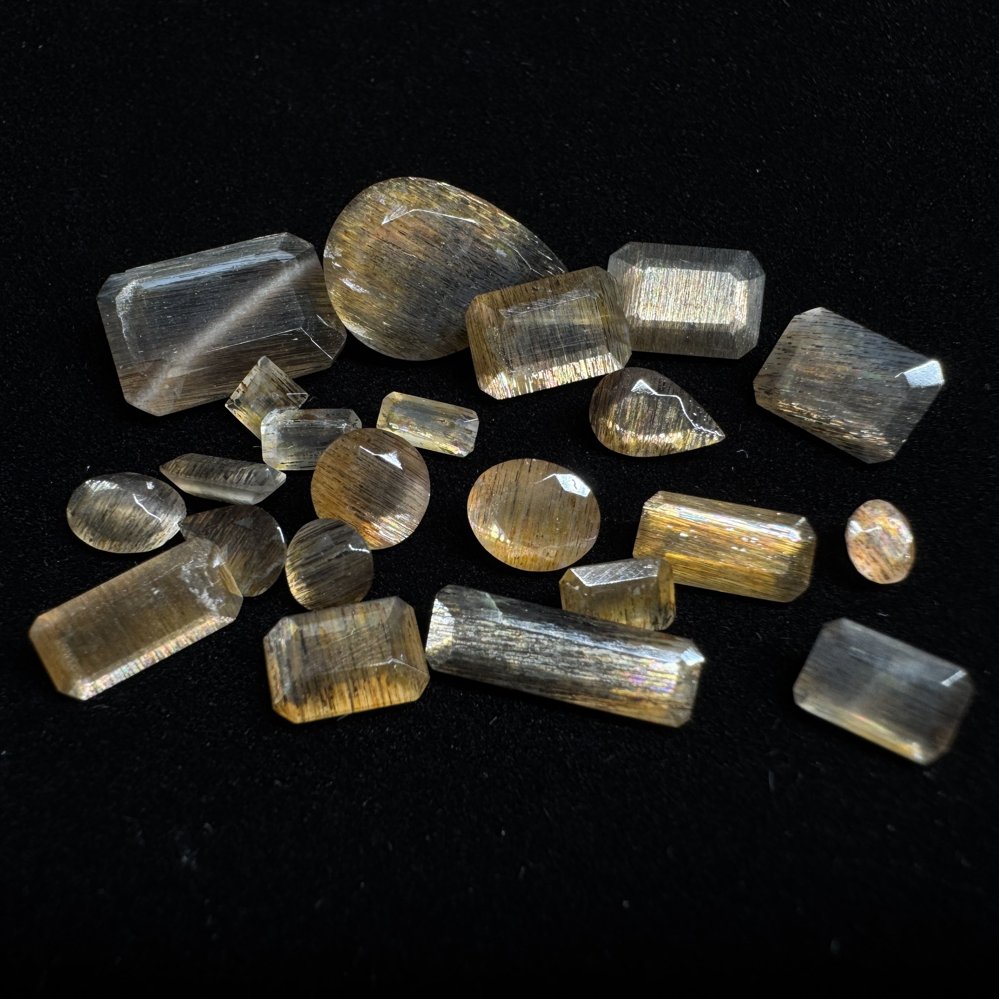 ほぼキラキラ屋さんなマニ屋!新キラキラ入荷!!!(少しずつ出品中)