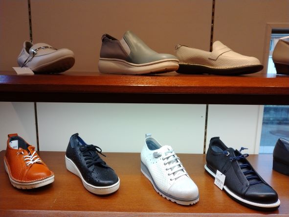 春の靴展示してます👟