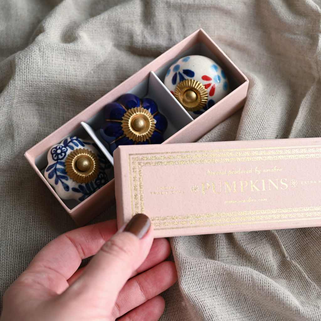 ころんとかわいい民芸品チックなマグネット