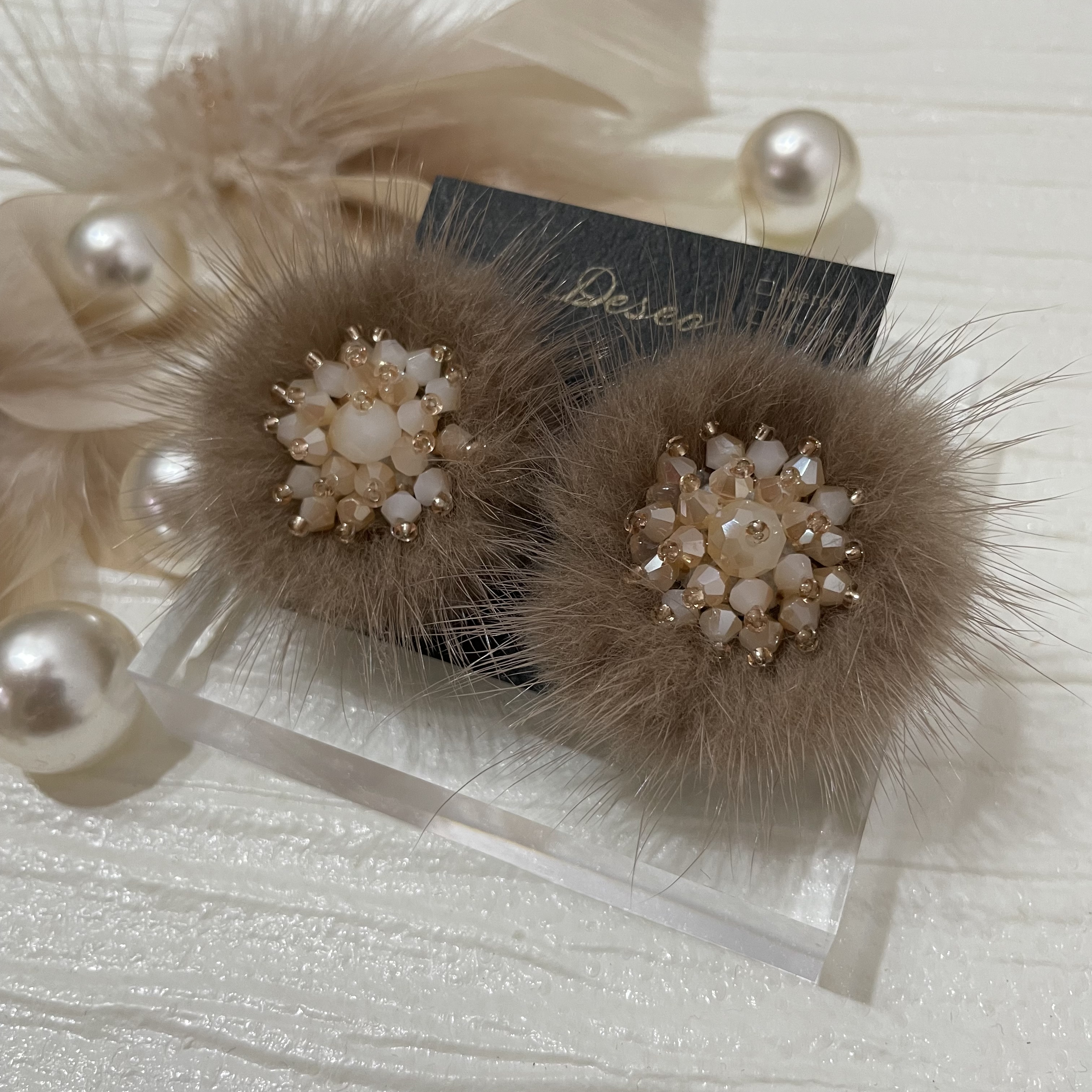とっても可愛い♡ファーピアス.イヤリング💕ファー×ビーズのふわふわピアス♡
