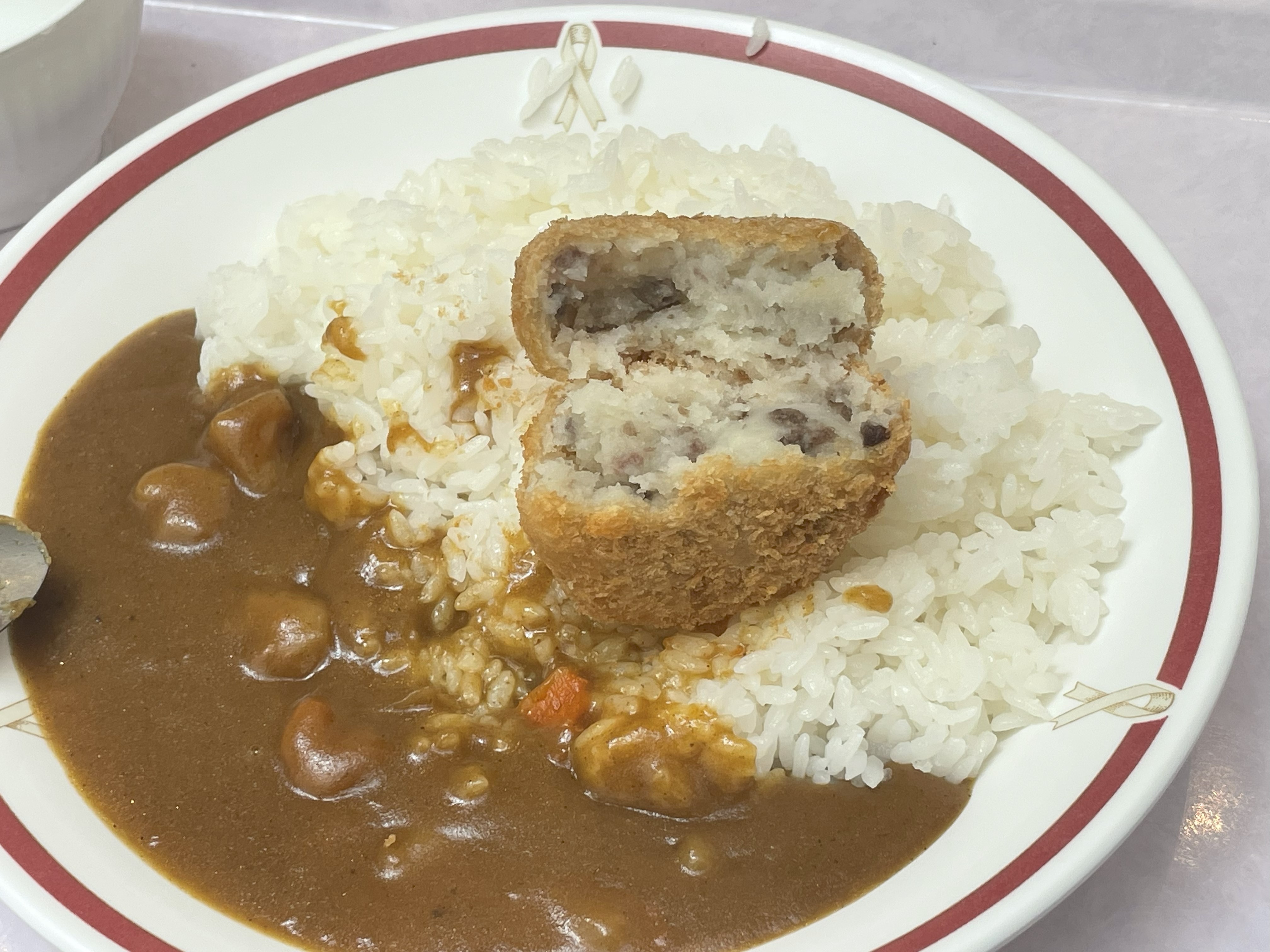 北大の学食で「北大短角牛コロッケカレー」出食