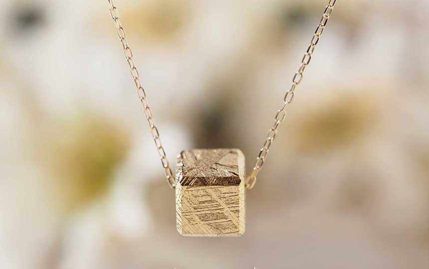 【ブログ更新】満月のパワーストーンアクセサリー新作プレビュー✨リビアングラス