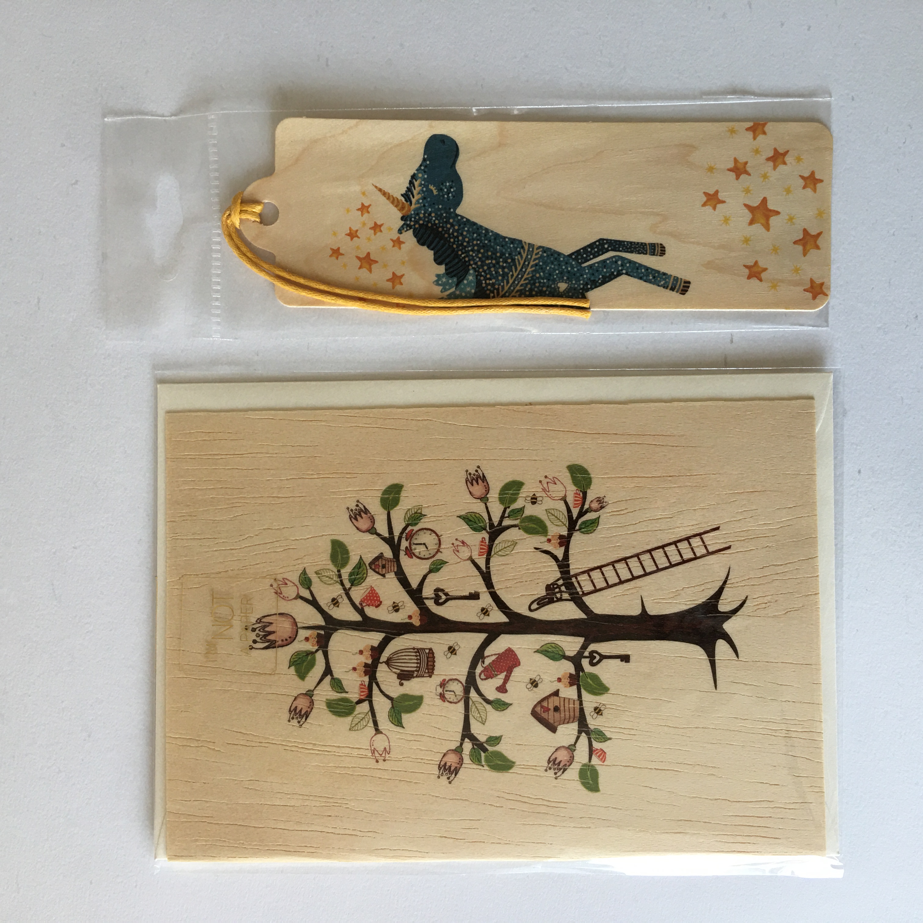 cozy woodのグリーディカードとブックマークが入荷しました